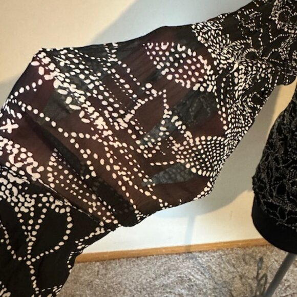 Bisou Bisou Black/White Sheer Top  8631 - Picture 4 of 9